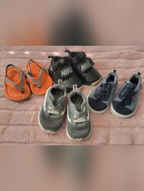 Nike Black Velcro Sneakers Team Hustle D8 Lot Sandals Shoes Boy 4 5 6 Toddler